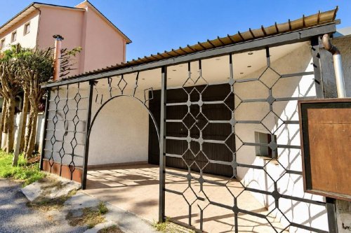 Bedrijfspand in Fabriano
