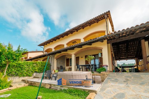 Terraced house in Monforte d'Alba