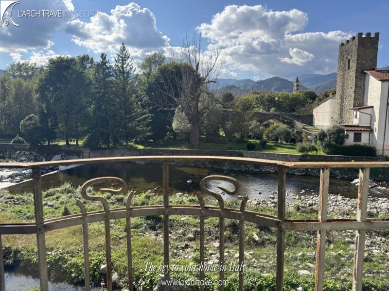 Casa geminada em Pontremoli