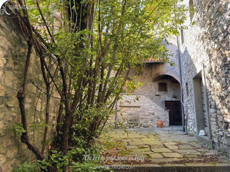 Casa geminada em Comano