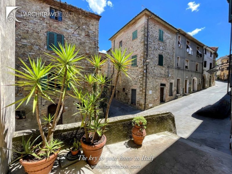 Semi-detached house in Chianni