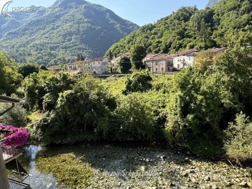 Half-vrijstaande woning in Fivizzano