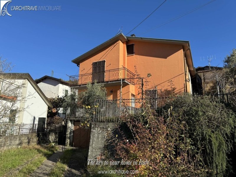 Half-vrijstaande woning in Fivizzano