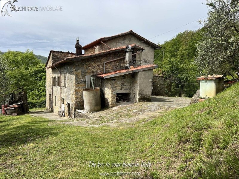 Semi-detached house in Fivizzano