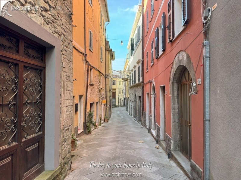 Casa geminada em Licciana Nardi