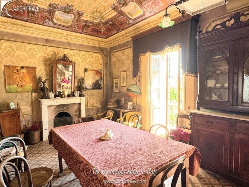 Особняк из двух квартир в Трезана