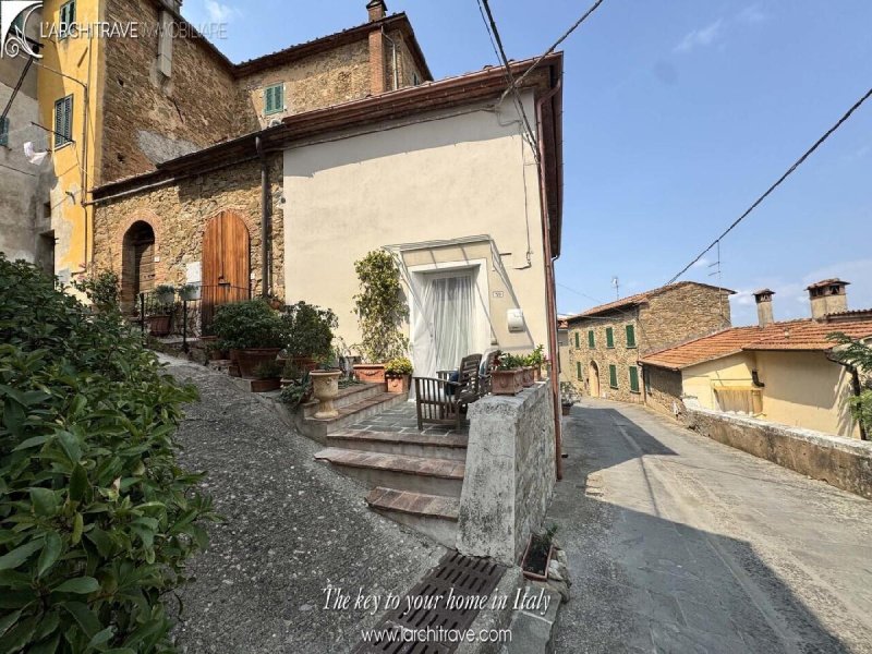 Half-vrijstaande woning in Chianni