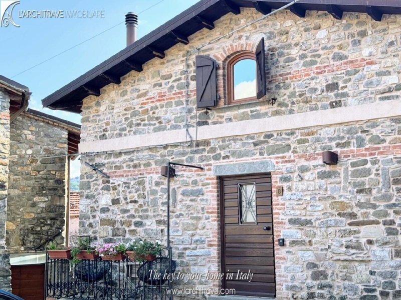 Особняк из двух квартир в Баньоне