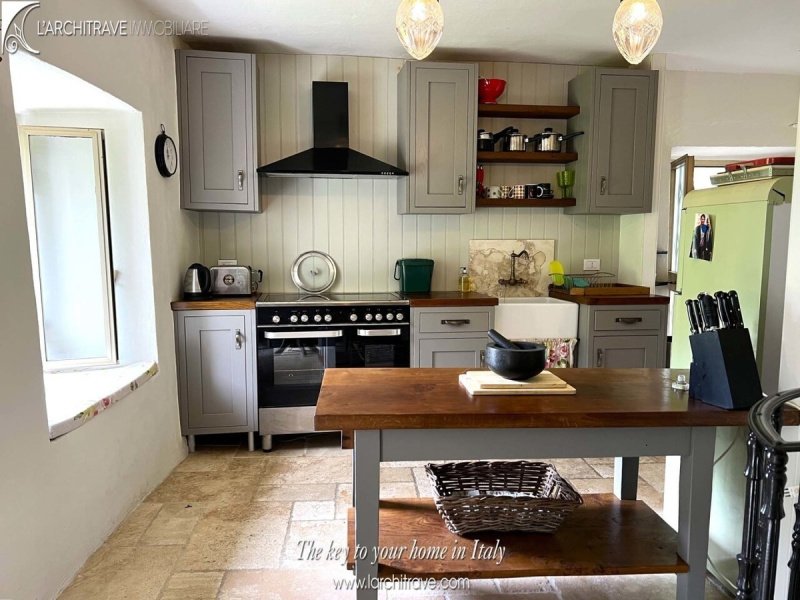 Особняк из двух квартир в Комано