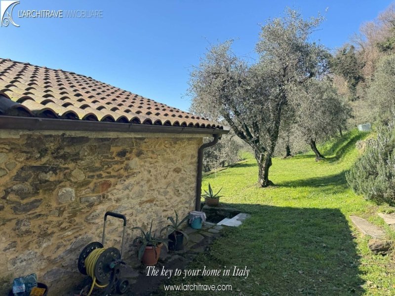 Half-vrijstaande woning in Podenzana