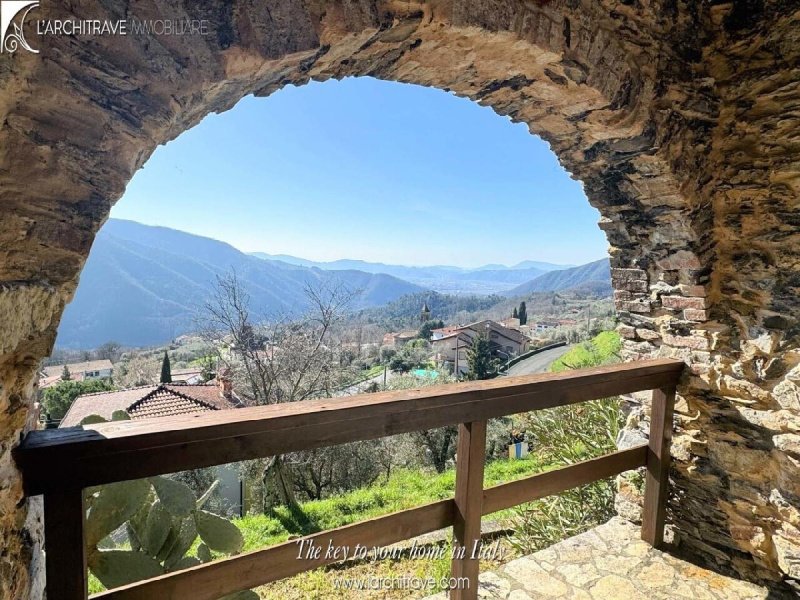 Half-vrijstaande woning in Podenzana