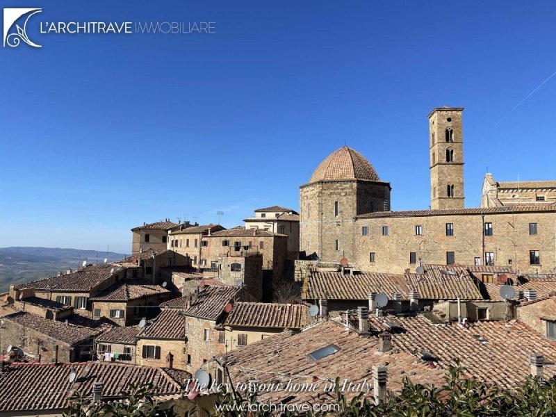 Особняк из двух квартир в Вольтерра