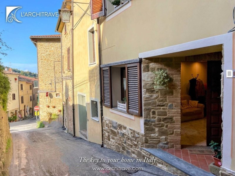 Semi-detached house in Chianni