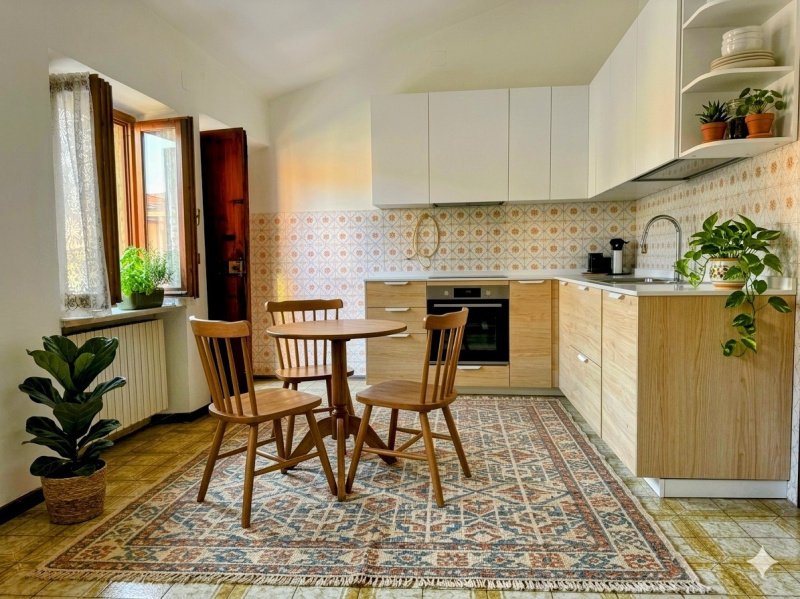Half-vrijstaande woning in Lajatico