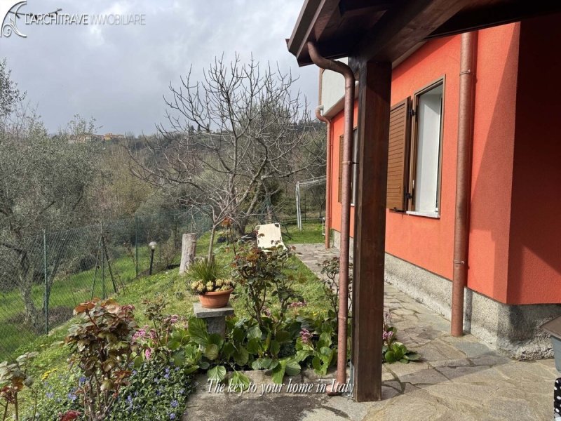 Semi-detached house in Podenzana