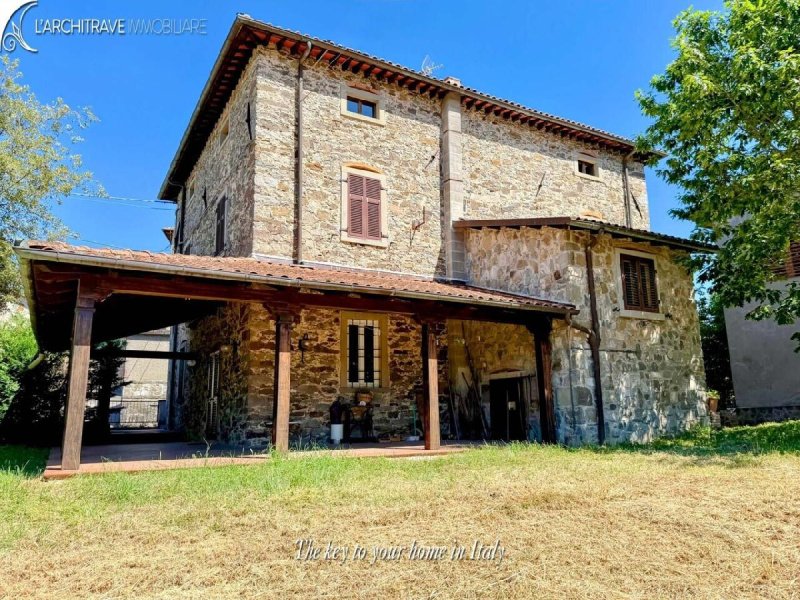 Hus i Piazza al Serchio