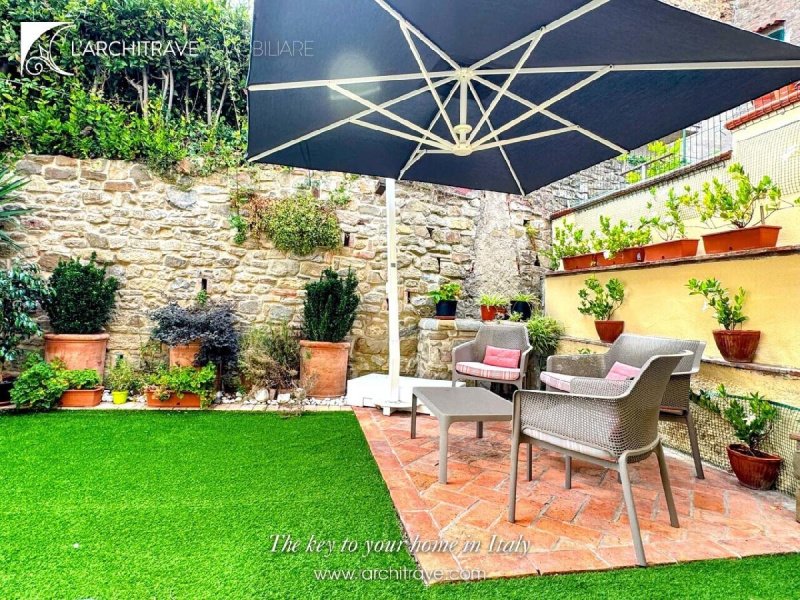 Semi-detached house in Chianni