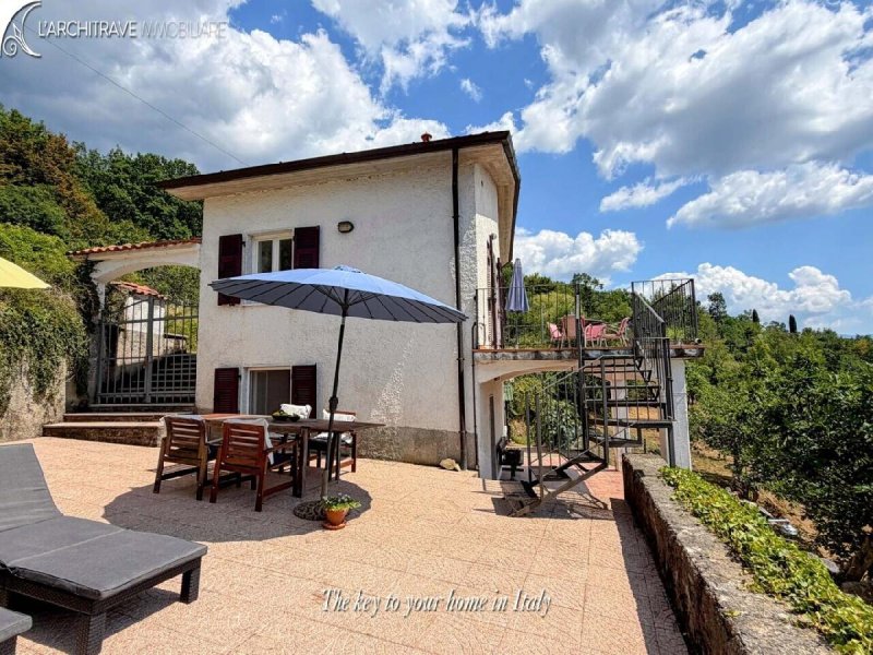Casa geminada em Licciana Nardi