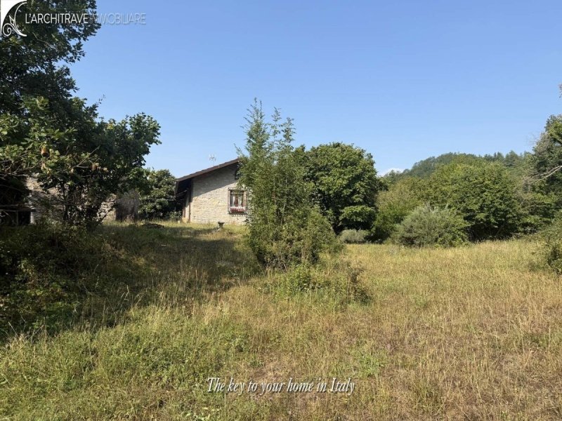 Half-vrijstaande woning in Bagnone