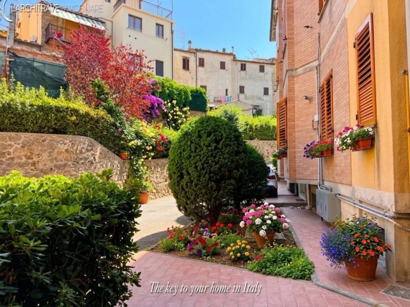 Half-vrijstaande woning in Volterra
