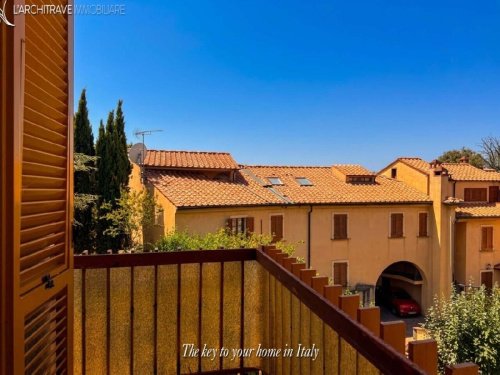 Half-vrijstaande woning in Volterra