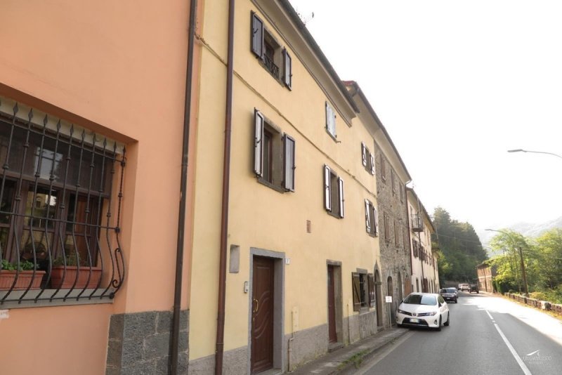 Half-vrijstaande woning in Fivizzano