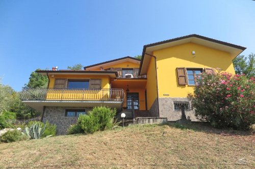 Detached house in Bagnone