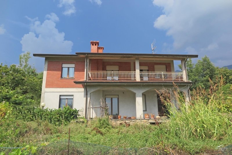Detached house in Bagnone