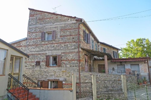 Semi-detached house in Fivizzano