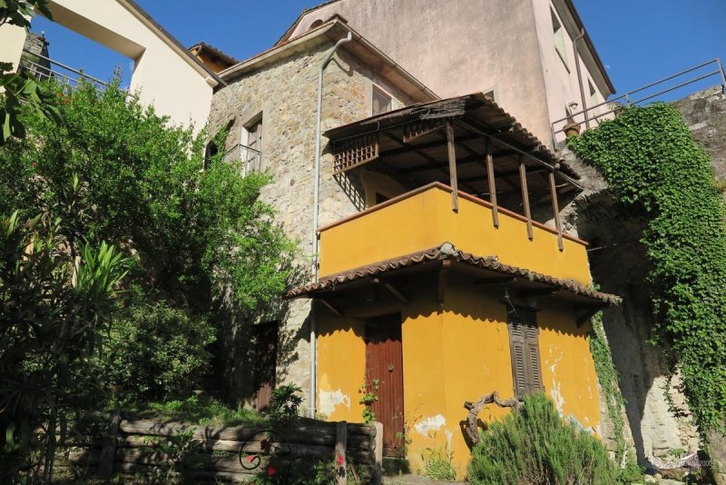 Casa semi indipendente a Bagnone