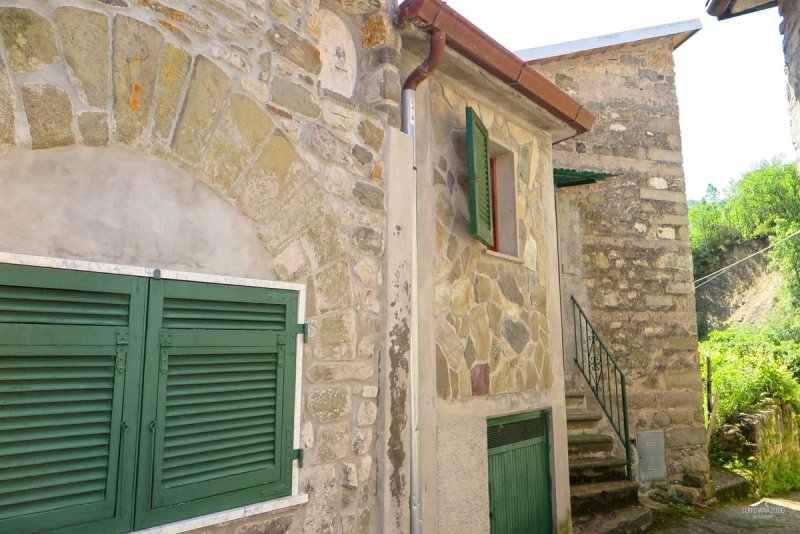 Caserío en Casola in Lunigiana