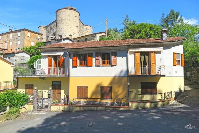 Semi-detached house in Licciana Nardi