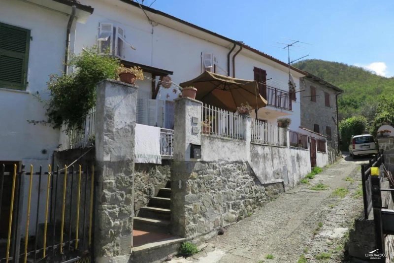 Half-vrijstaande woning in Casola in Lunigiana