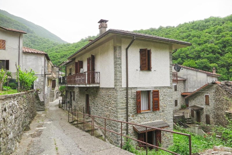 Semi-detached house in Bagnone