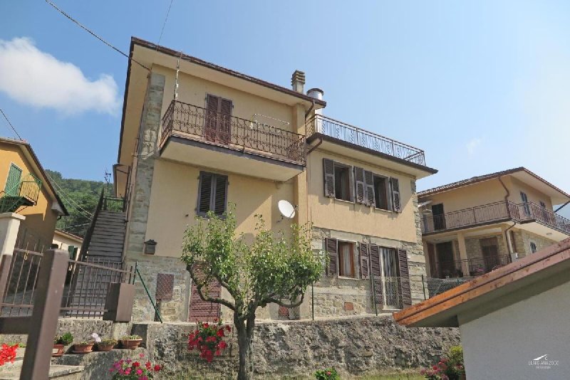 Casa semi indipendente a Bagnone