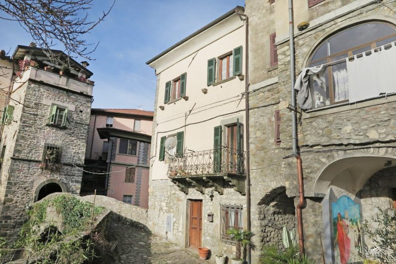 Casa geminada em Bagnone