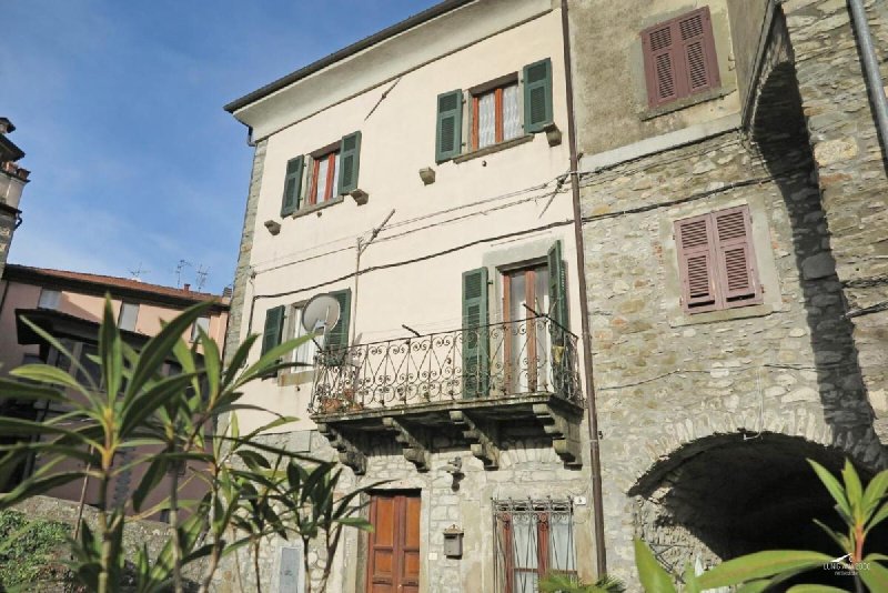 Casa geminada em Bagnone