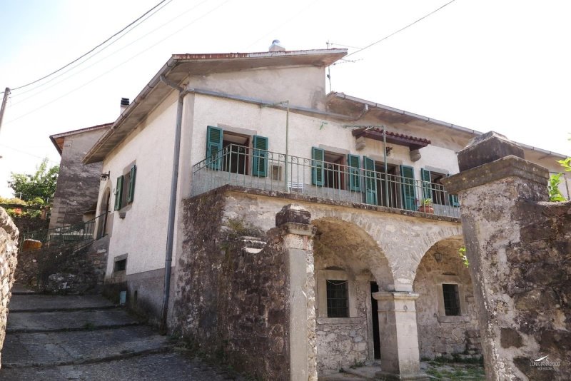 Casa geminada em Casola in Lunigiana