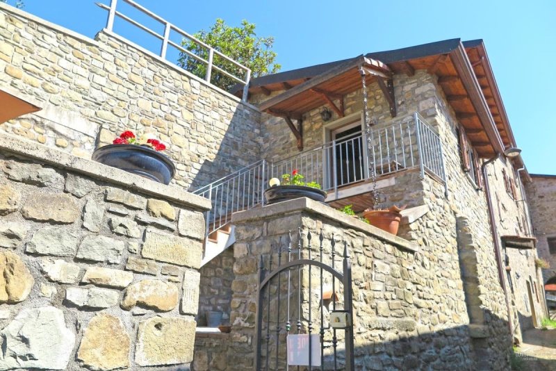 Casa geminada em Casola in Lunigiana