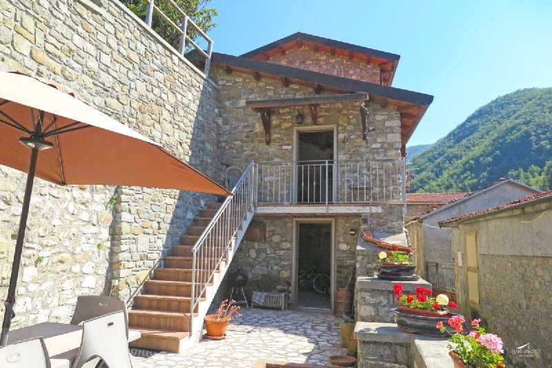 Casa geminada em Casola in Lunigiana