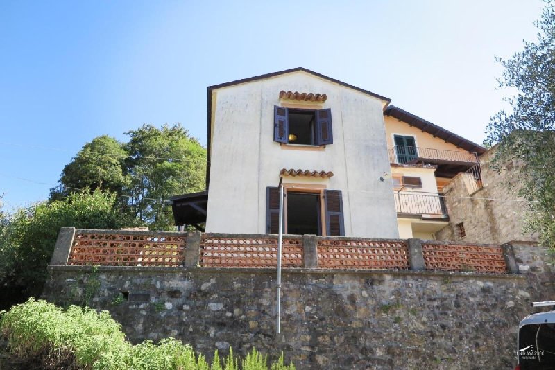 Semi-detached house in Bagnone