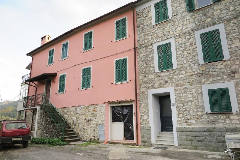 Casa semi indipendente a Bagnone