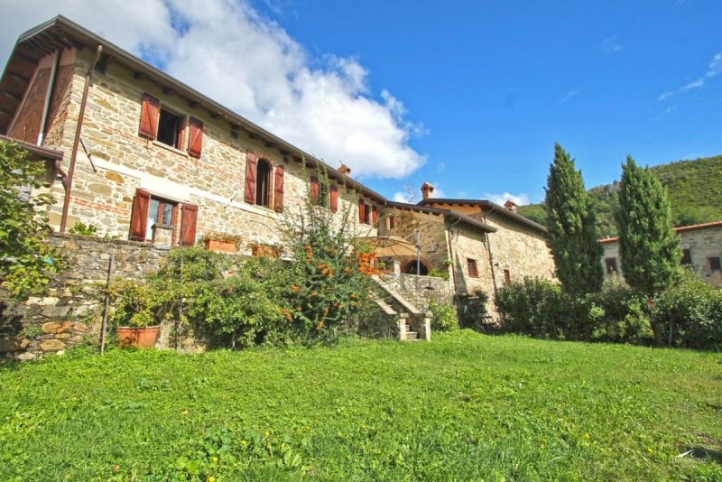 Klein huisje op het platteland in Casola in Lunigiana