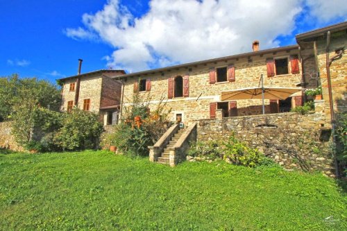 Klein huisje op het platteland in Casola in Lunigiana