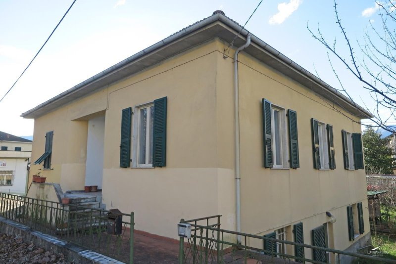 Semi-detached house in Pontremoli