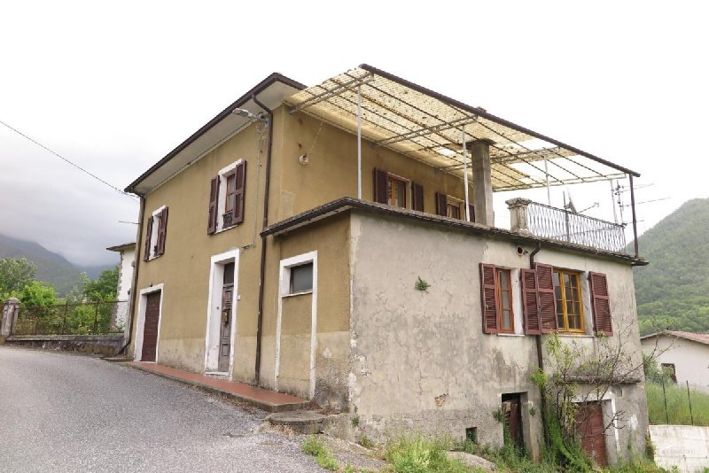 Detached house in Bagnone