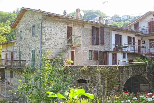 Casa geminada em Bagnone