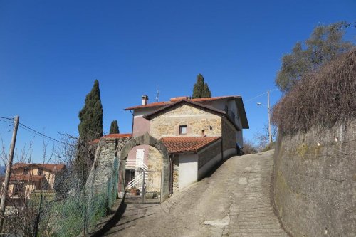 Semi-detached house in Fivizzano