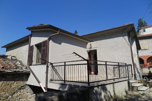 Casa geminada em Licciana Nardi