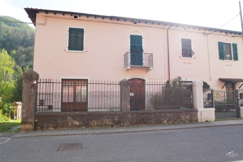 Особняк из двух квартир в Фивиццано